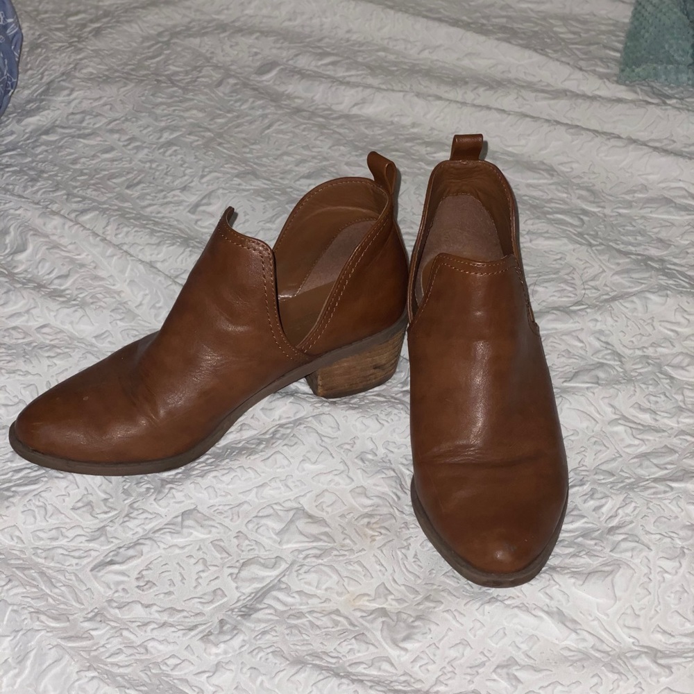 American Eagle tan Ankle Booties